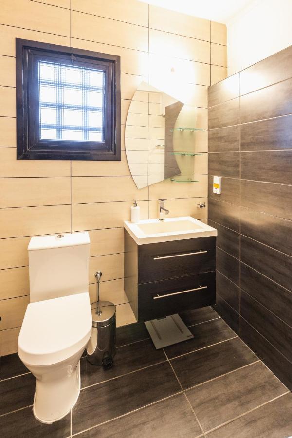 Alexis Apartments - Lovely 2-Bedroom With Swimming Pool Paphos Esterno foto