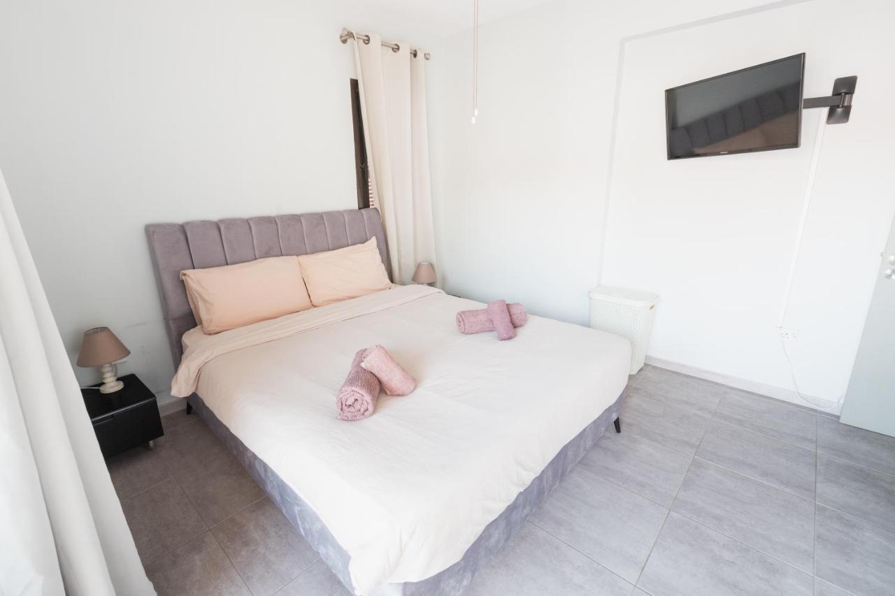 Alexis Apartments - Lovely 2-Bedroom With Swimming Pool Paphos Esterno foto